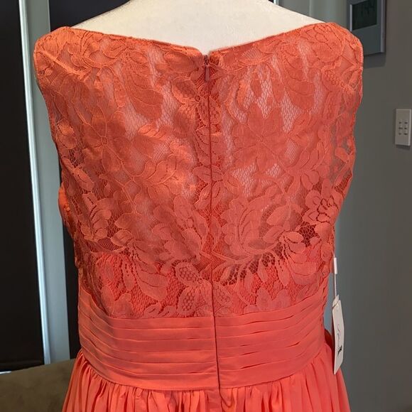 Woman’s A-Line V-Neck Chiffon Prom Bridesmaid or Formal Dress Size 12 NWT - Picture 5 of 12